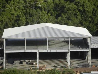 Garage de Metal Con Espacio Vivir .